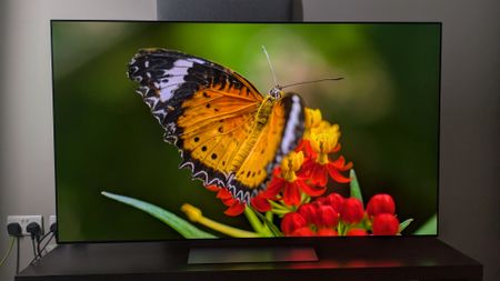 LG C5 with AI Voice search on screen 